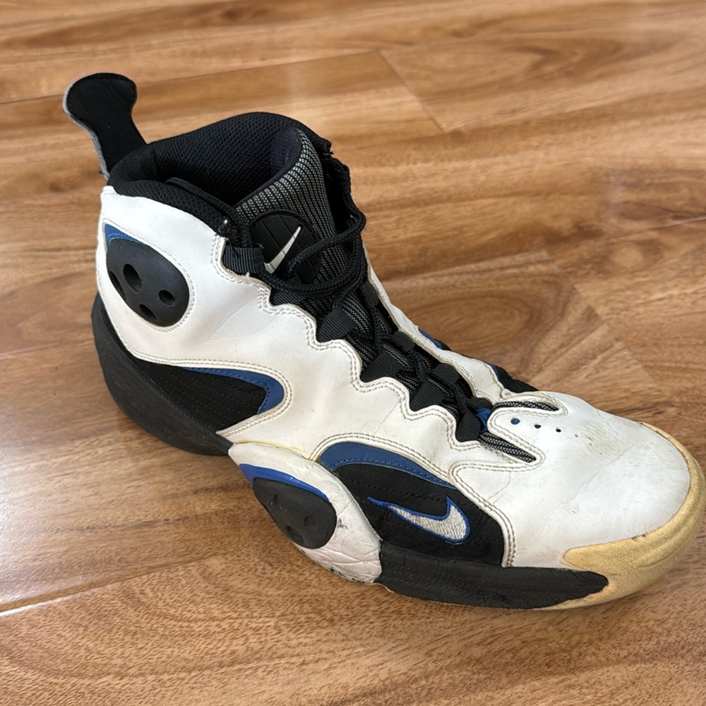 Nike air basketball sneakers size 10 used condition